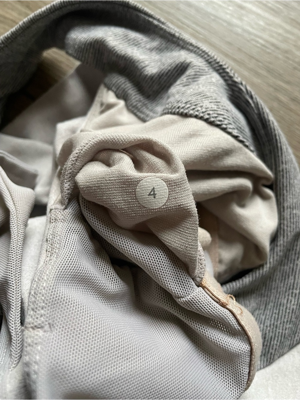 Lululemon tank top size 4 - Picture 2 of 2